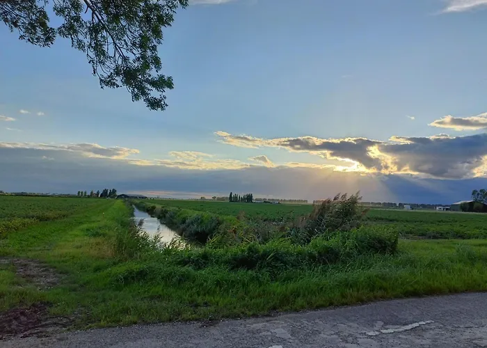Photo de De Keet Op Een Boerencamping Klundert