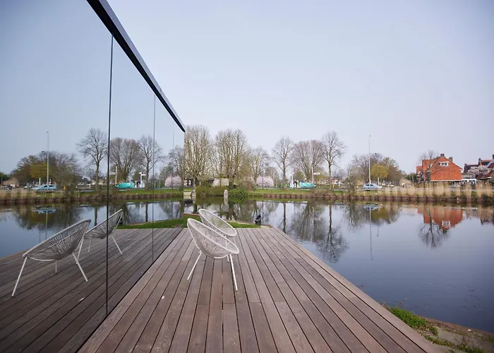 Hannah Mirror Tiny House 登博斯照片